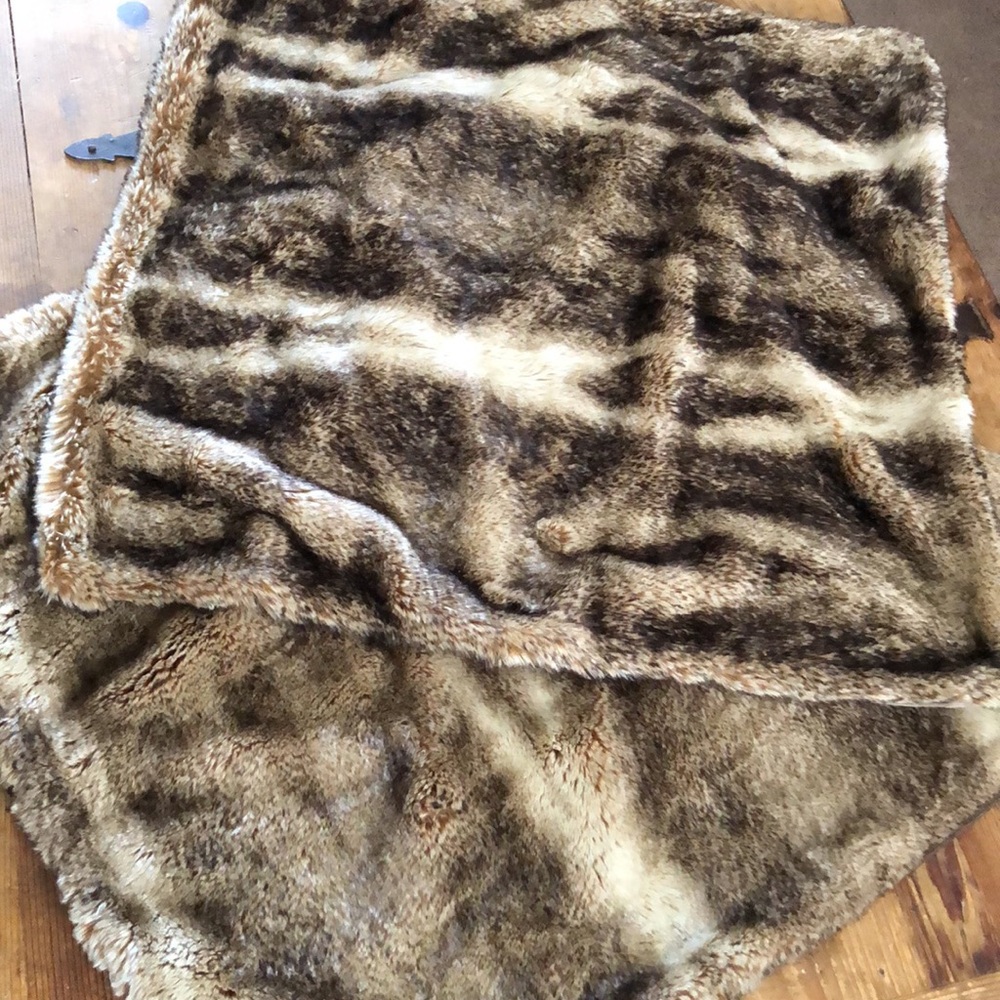 2 Pottery Barn Euro Shams 26”x26” Faux Fur Ombre Wolf